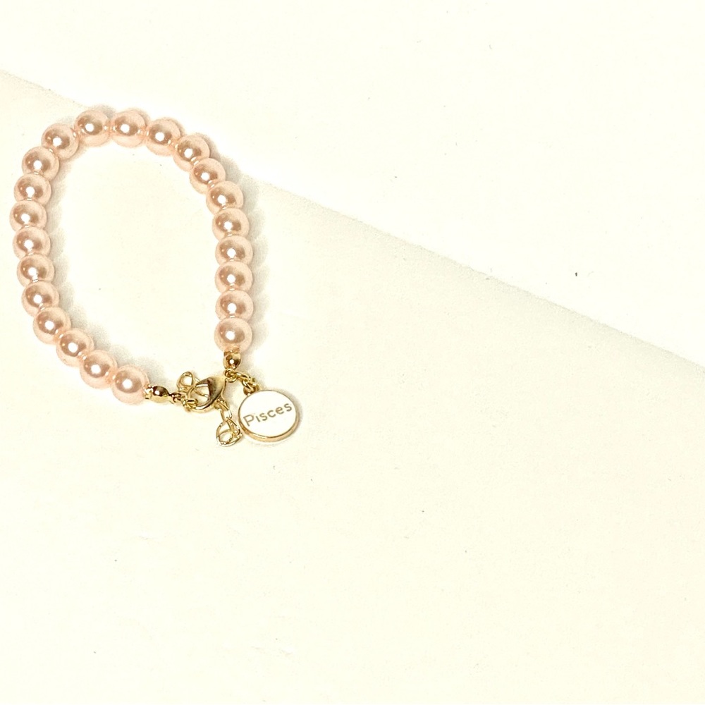 Pisces Charm Pearl Bracelet